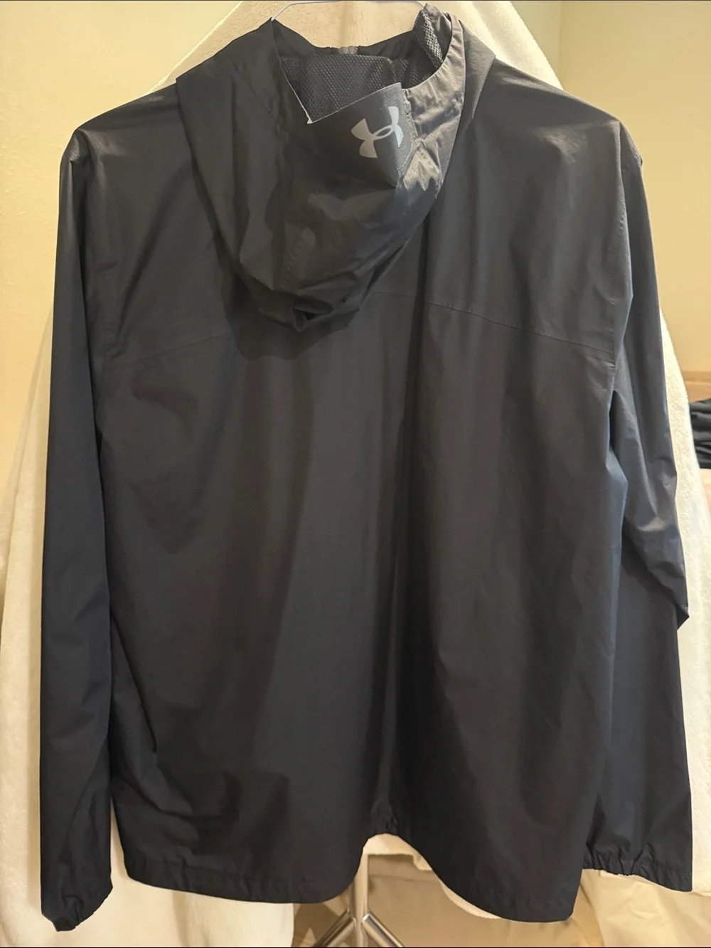 Under Armour Black Hooded Lightweight Windbreaker Jacket